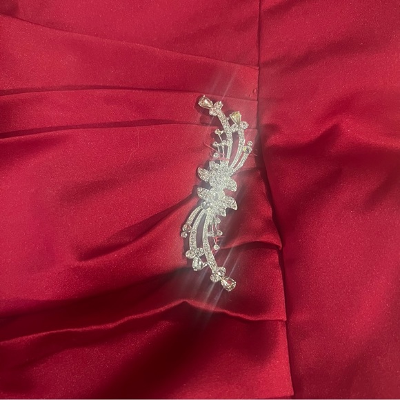 🌺♥️🌺 David Bridal red dress for prom - Picture 5 of 8